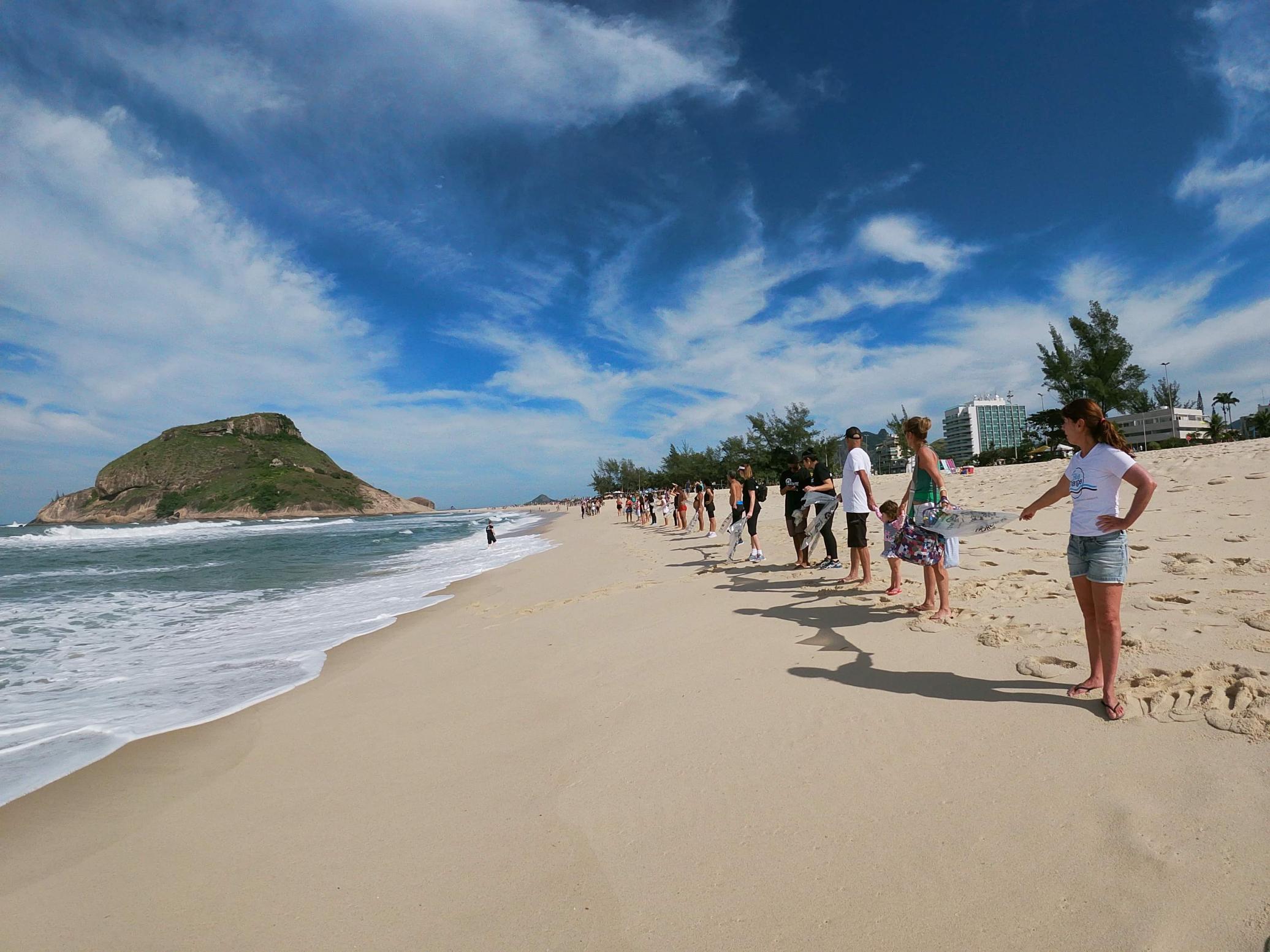 "Abraço ao Oceano 2019 - Hug the Ocean 2019: event to bring solidarity and respect to ocean waters" -Raul Basilio